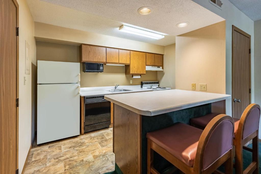 Americas Best Value Inn St. Marys - Deluxe King Suite Con Baño De Spa - Fumar