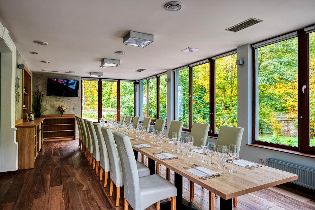 Телевізор і / або розважальний центр в Penzion a restaurace Bílý Mlýn