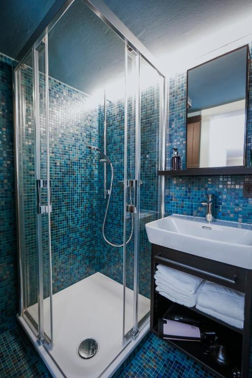 A bathroom at Clara Erdgeschosswohnung im Jüdischen Viertel