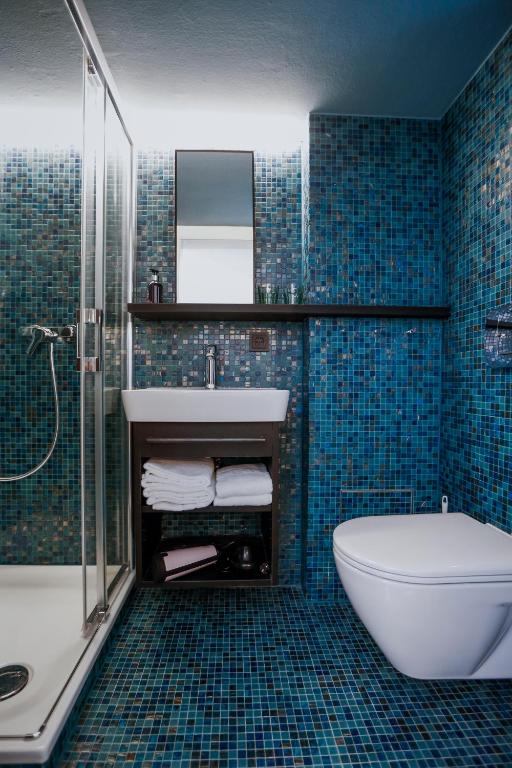 A bathroom at Clara Erdgeschosswohnung im Jüdischen Viertel