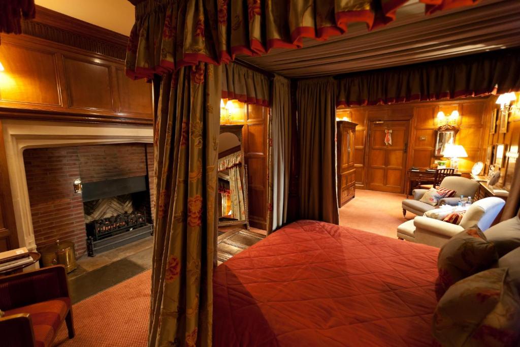 Buckland Manor - A Relais & Chateaux Hotel - Superior Four Poster Room