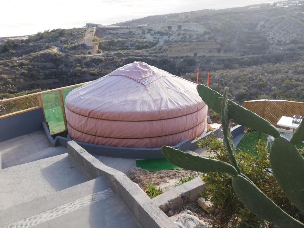 Nespecifikovaný výhled na hory nebo výhled na hory při pohledu z luxury tent