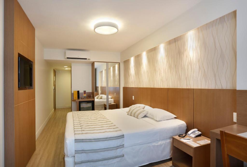 Postel nebo postele na pokoji v ubytování Mirasol Copacabana Hotel