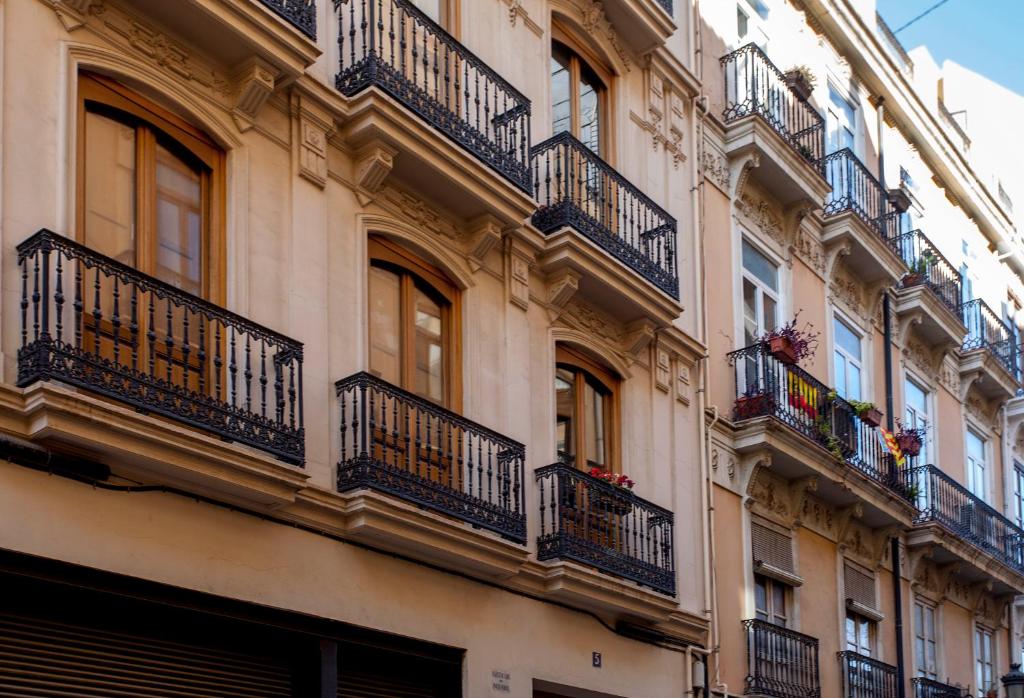 LUXURIOUS & ALLURING HOME IN HISTORIC TOWN (VALENCIA) - Two-Bedroom Apartment