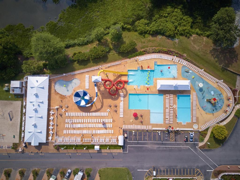 an overhead view of a resort with a swimming pool at Bethpage One-Bedroom Cottage 1 in Urbanna