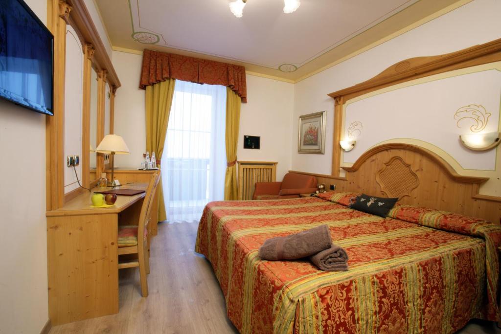 Postel nebo postele na pokoji v ubytování Alexander Hotel Alpine Wellness Dolomites