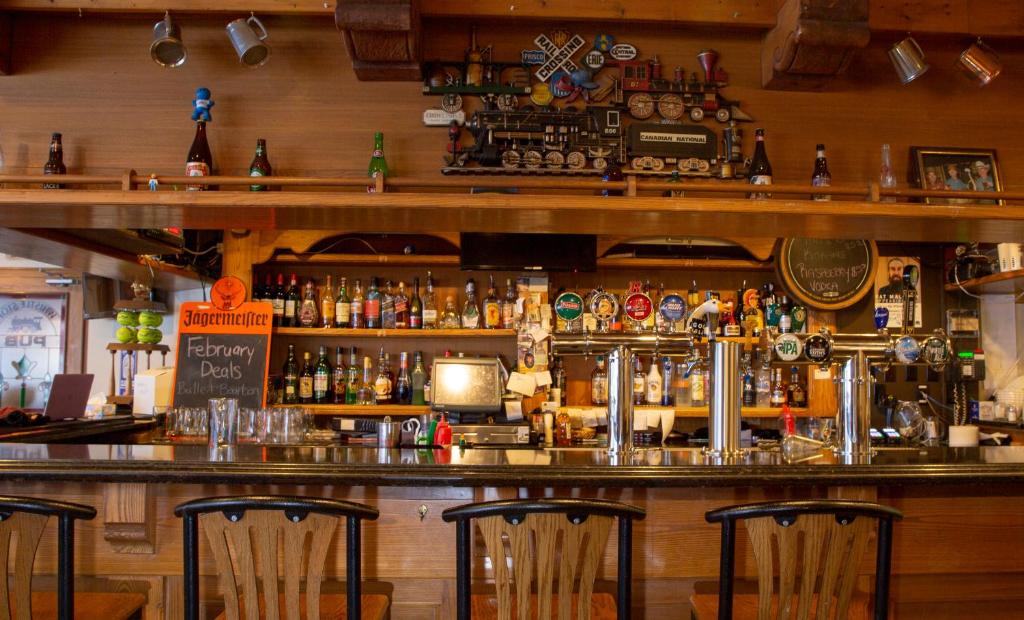 El lounge o bar de Whistler's Inn