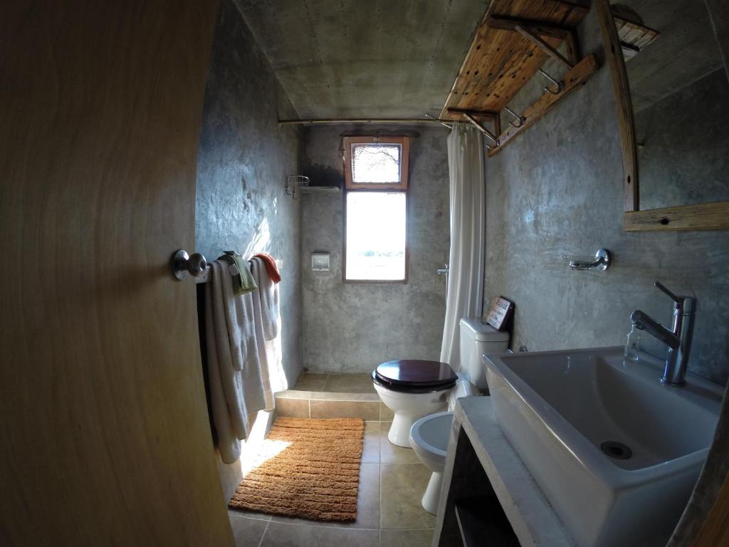 a bathroom with a sink and a toilet at Hale Lau in José Ignacio