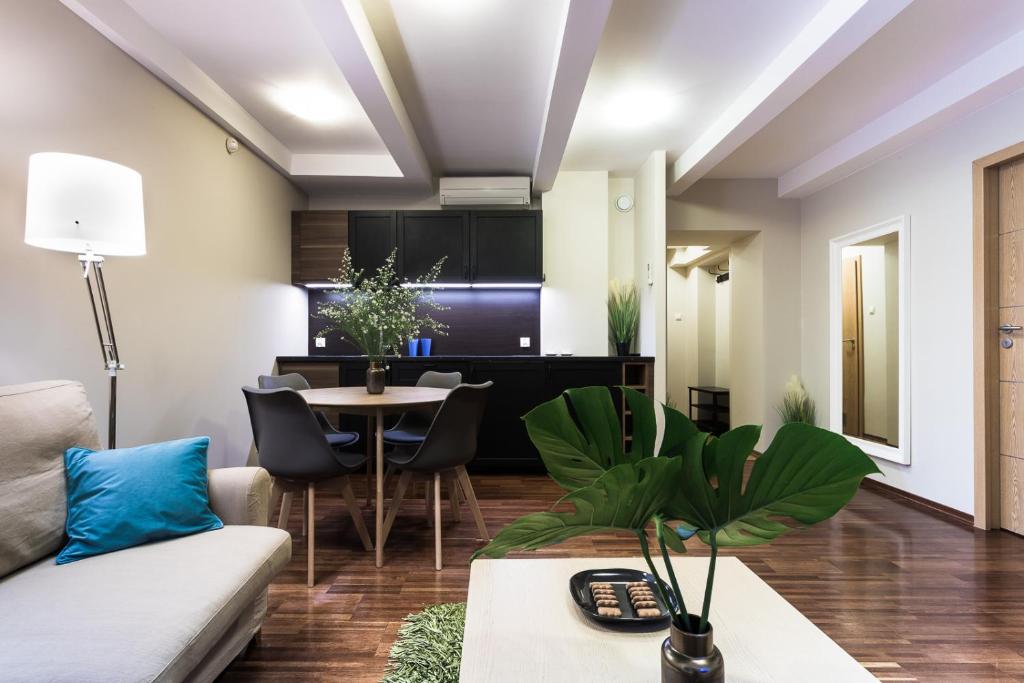 a living room with a couch and a table at Apartamenty na Starówce / Old Town apartments in Toruń