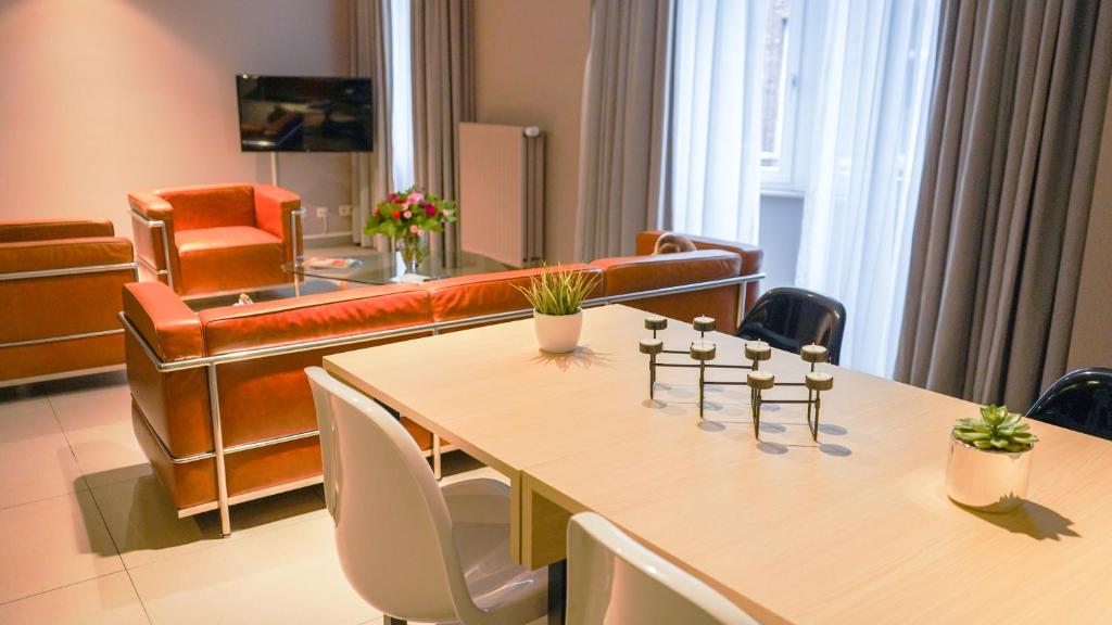 TV a/nebo společenská místnost v ubytování Amosa Liège City Centre Hotel