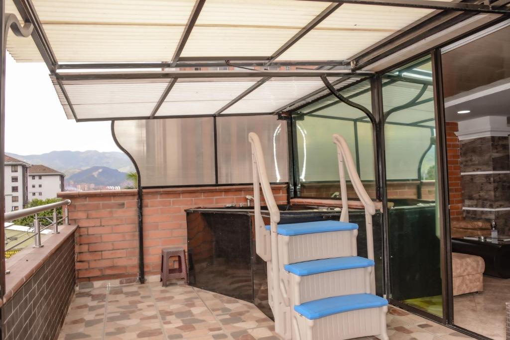 The 9's Apartahotel - Apartment With Balcony