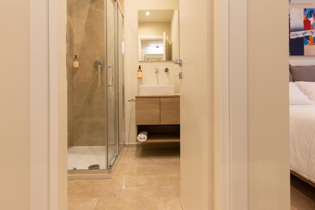 A bathroom at Prati 25.7 Suites in Rome