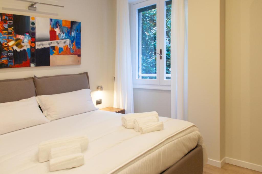 A bed or beds in a room at Prati 25.7 Suites in Rome