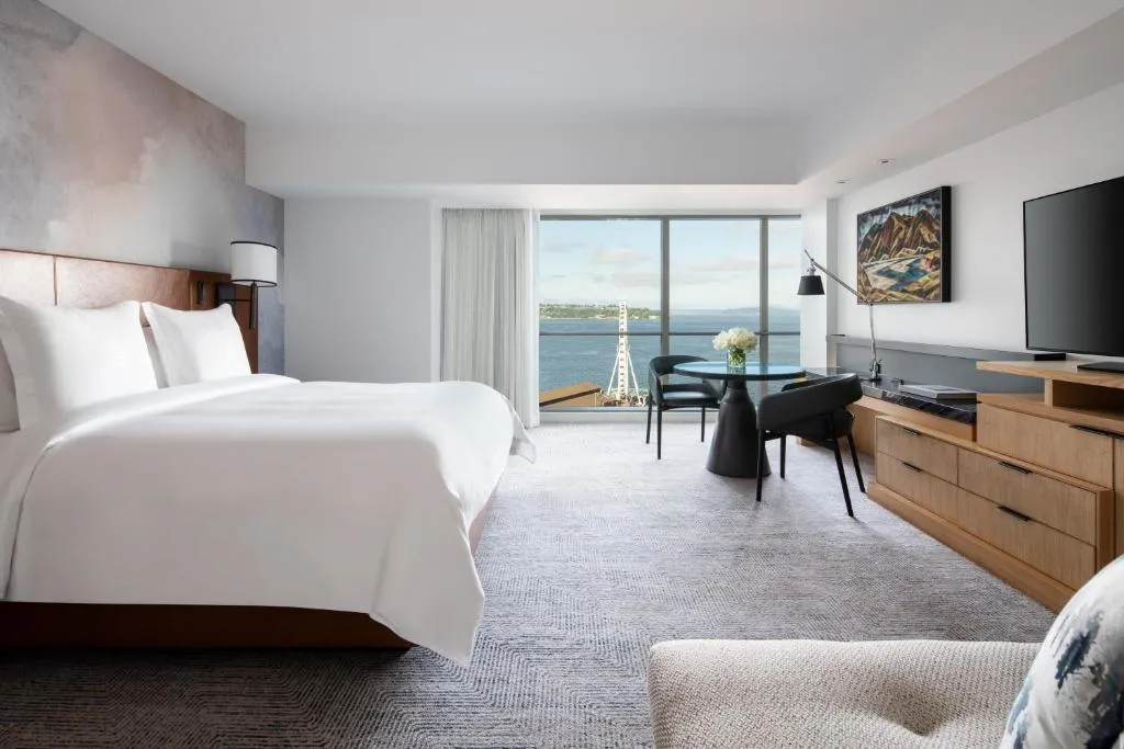 Accessible Deluxe Bay View King Room