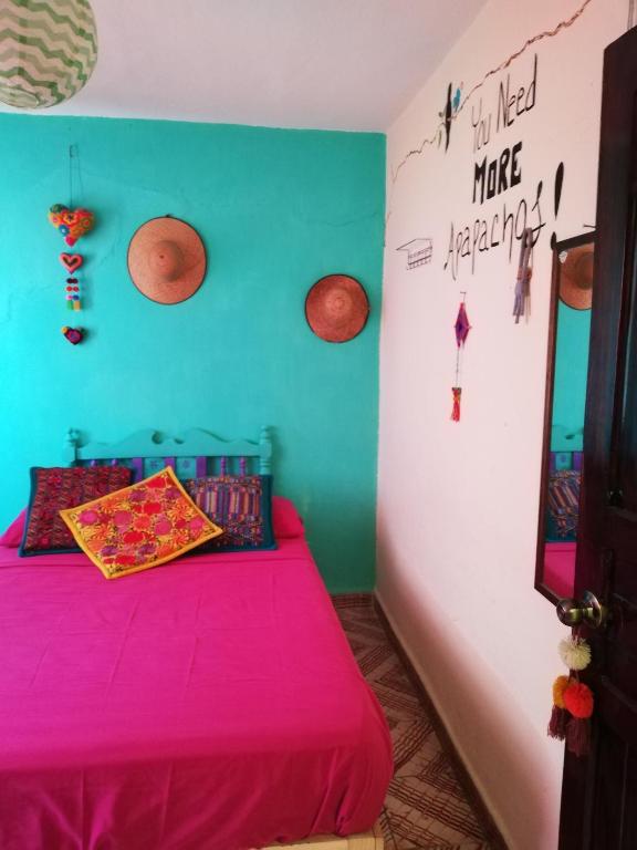 Postel nebo postele na pokoji v ubytování Casa Apapacho hostel