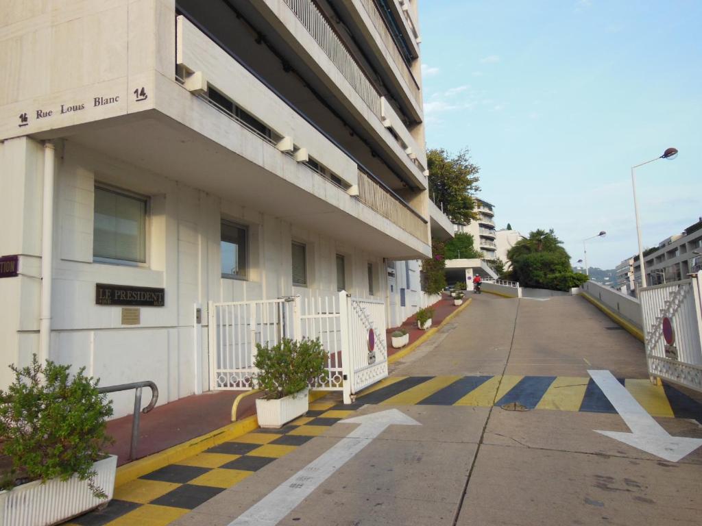 Gallery image of 2, 3 and 4 bedroom sea view Forville Apartments 5 mins from the Palais in Cannes