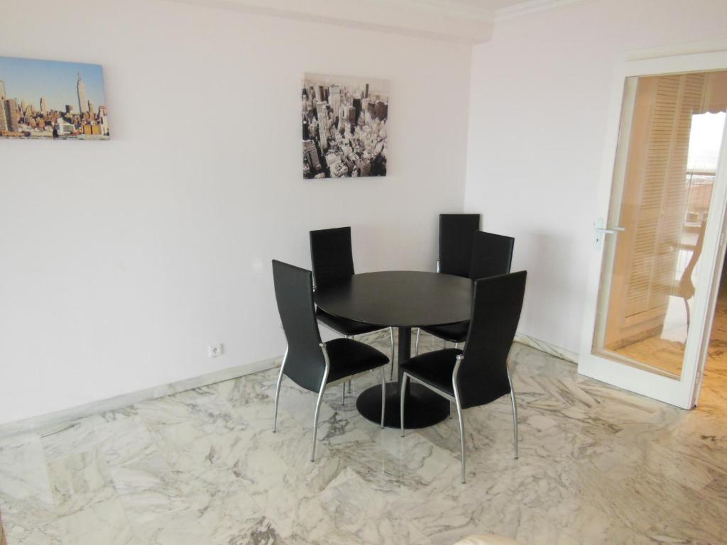 Gallery image of 2, 3 and 4 bedroom sea view Forville Apartments 5 mins from the Palais in Cannes