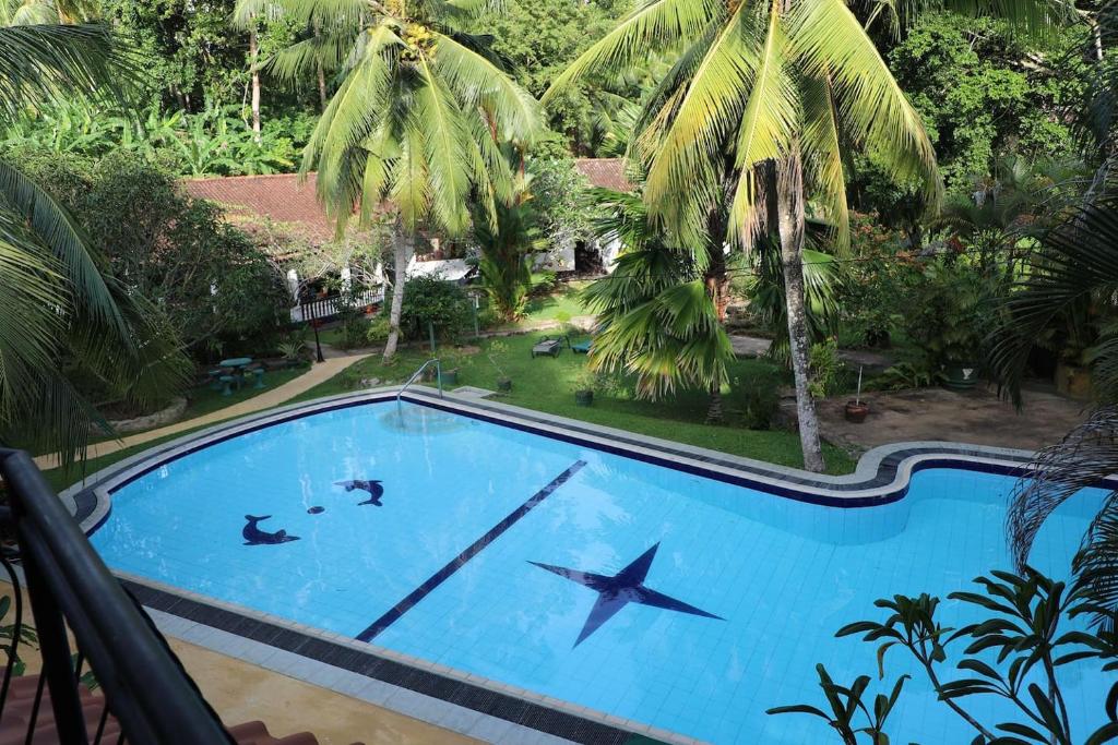 Pemandangan kolam renang di Leijay Garden Retreat atau berdekatan