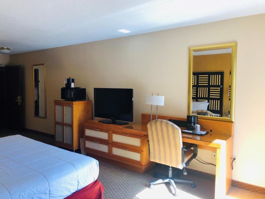 TV a/nebo společenská místnost v ubytování Hotel M Mount Pocono
