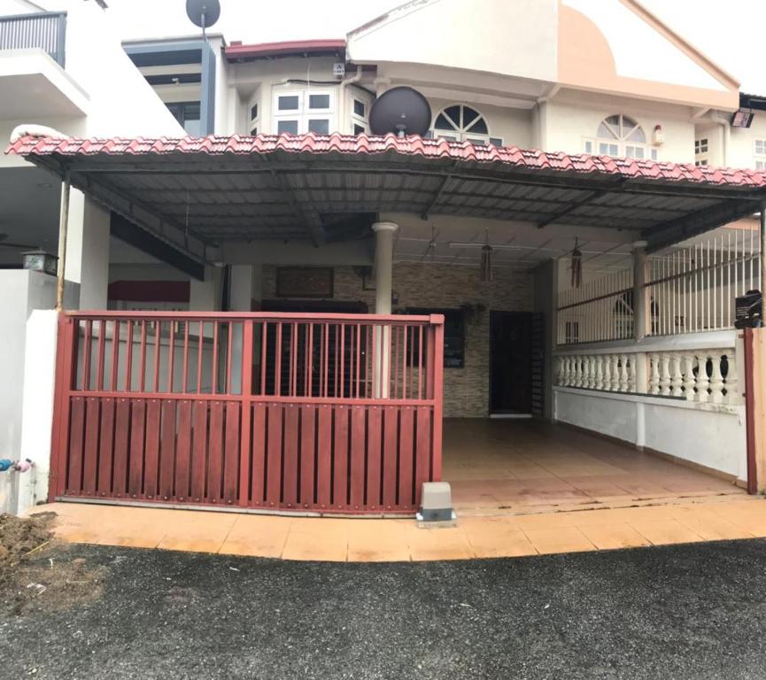Lepak-Lepak Homestay @Alor Akar Kuantan - Casa De Tres Dormitorios