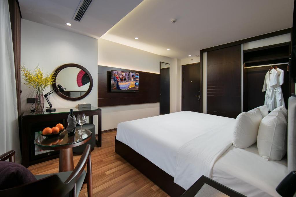 Posteľ alebo postele v izbe v ubytovaní Hanoi Fiesta Hotel & Spa