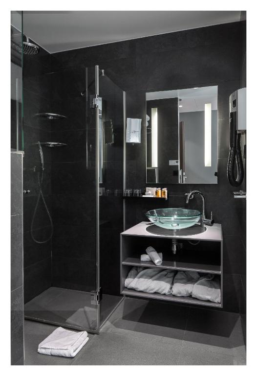 Lyric Hotel Paris Opera的一间浴室