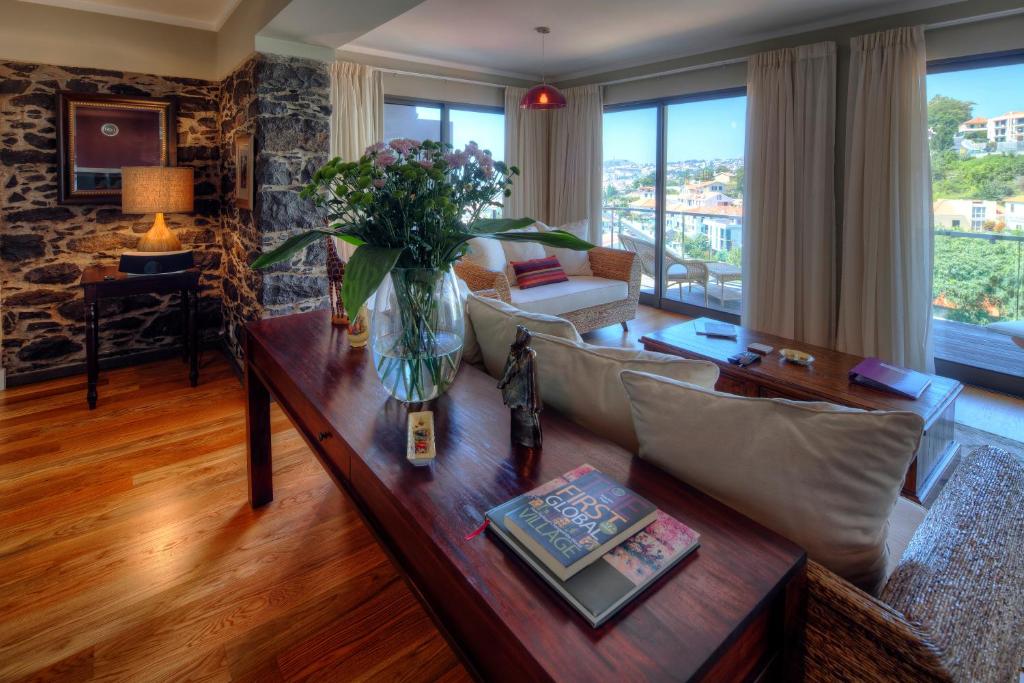 Number 15 Ocean & City View Villas - 3