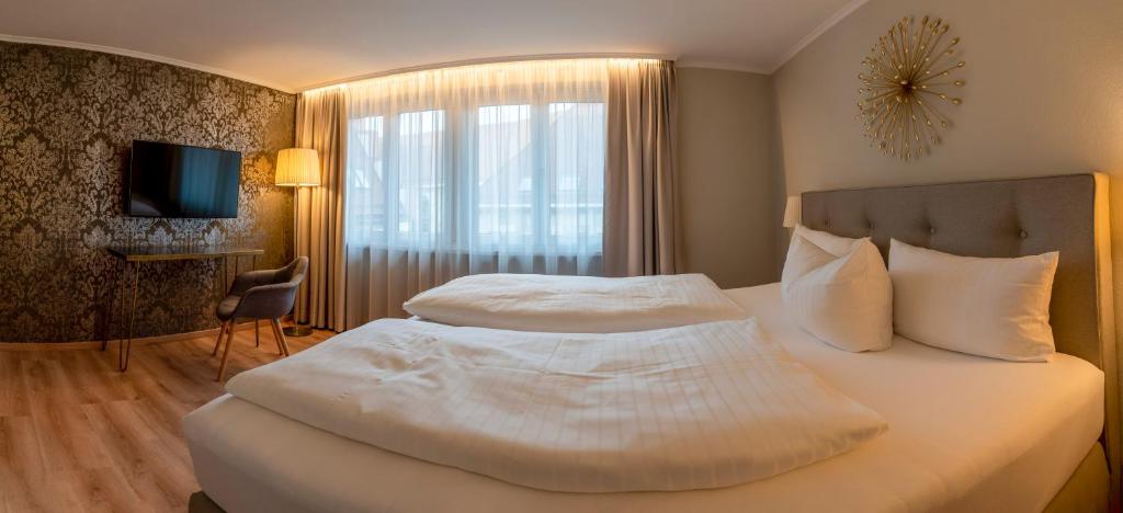 Postel nebo postele na pokoji v ubytování Hotel Rappen am Münsterplatz