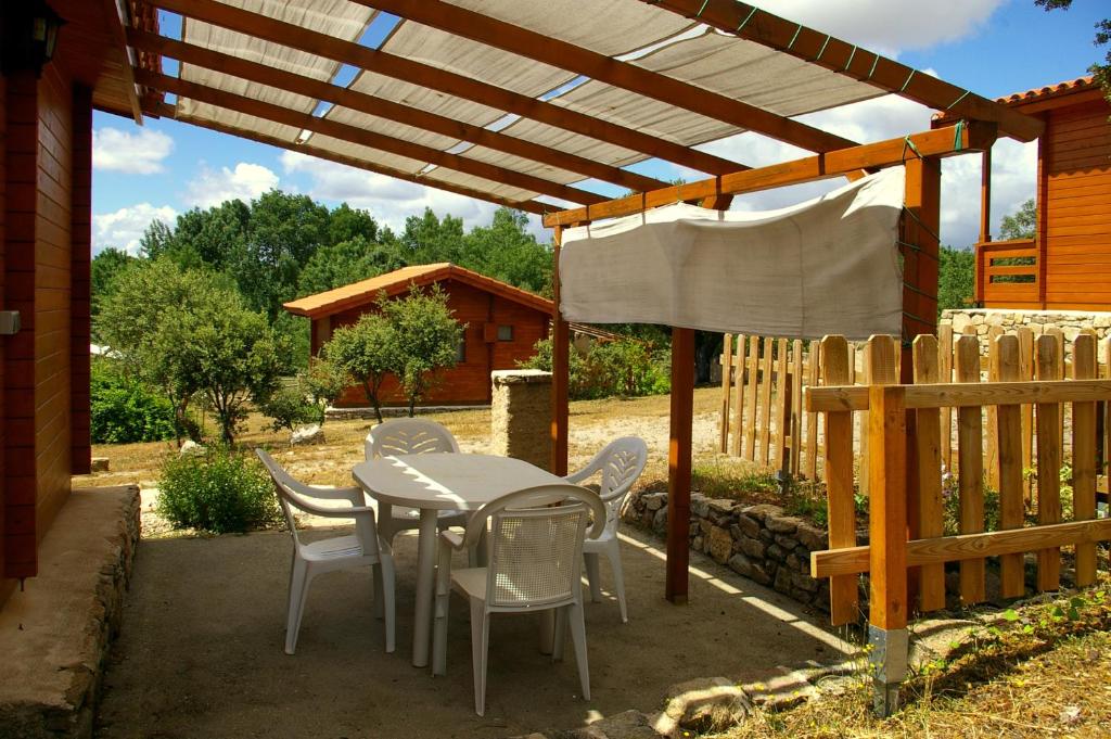 Un balcón o terraza de Cabañas del Cortino