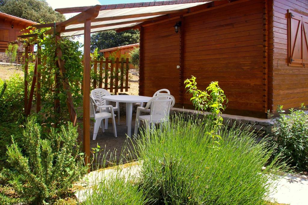 Jardín al aire libre en Cabañas del Cortino
