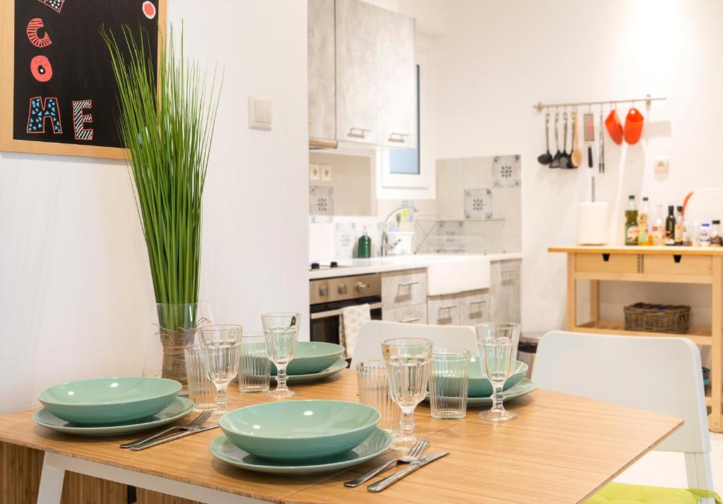 1 KM from The Acropolis 1 Bedroom Apt