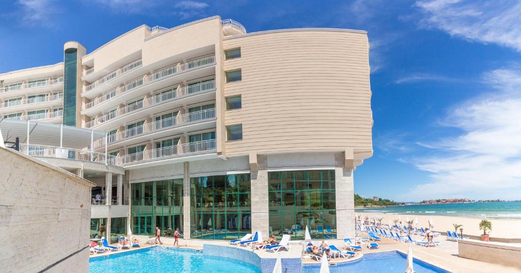 Bazén v ubytování Bilyana Beach Hotel - All Inclusive & Free Beach Access nebo v jeho okolí
