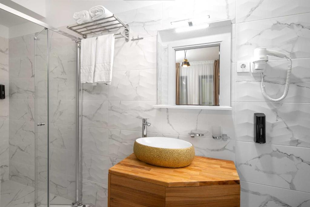 Koupelna v ubytování Labirint Boutique Hotel