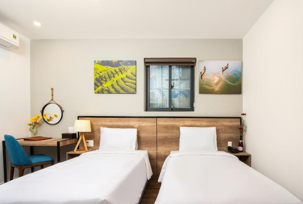 Postel nebo postele na pokoji v ubytování Golden Lotus Central Hotel