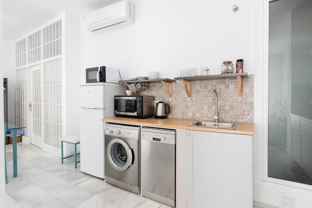 Kuchyňa alebo kuchynka v ubytovaní Loft en primera linea del paseo marítimo