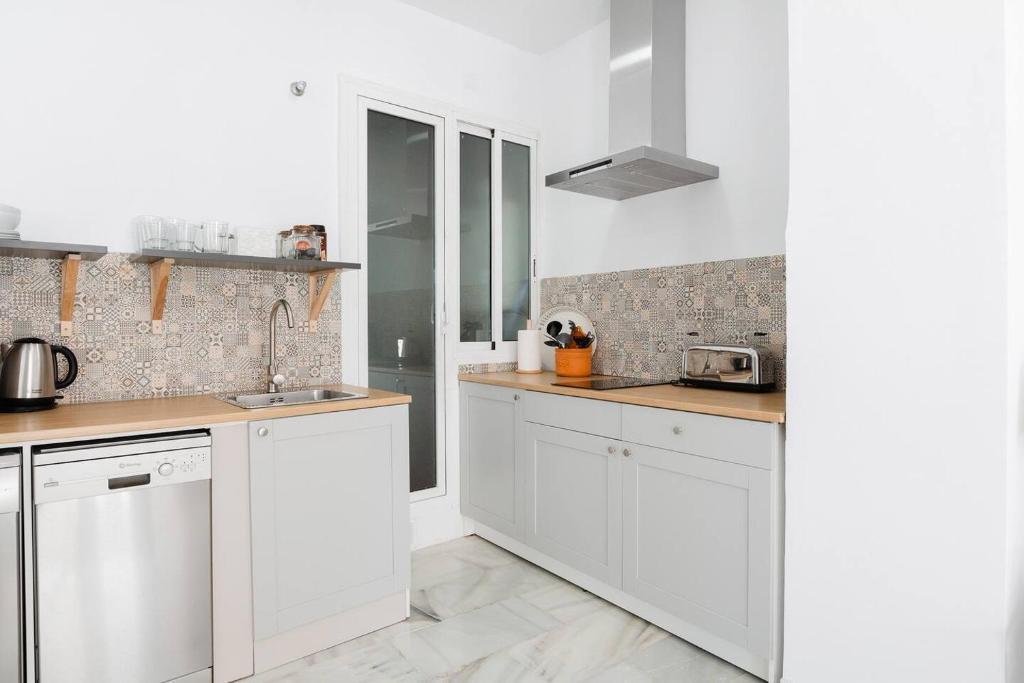 Kuchyňa alebo kuchynka v ubytovaní Loft en primera linea del paseo marítimo