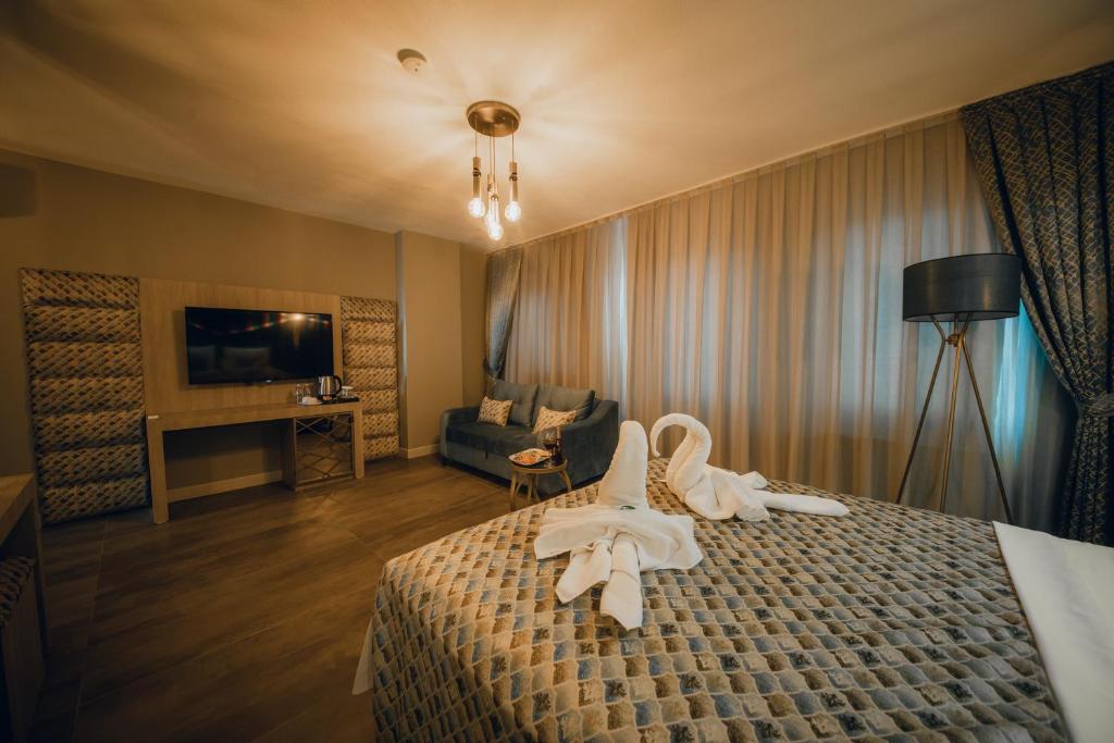 TV a/nebo společenská místnost v ubytování Edrin Gözde Hotel