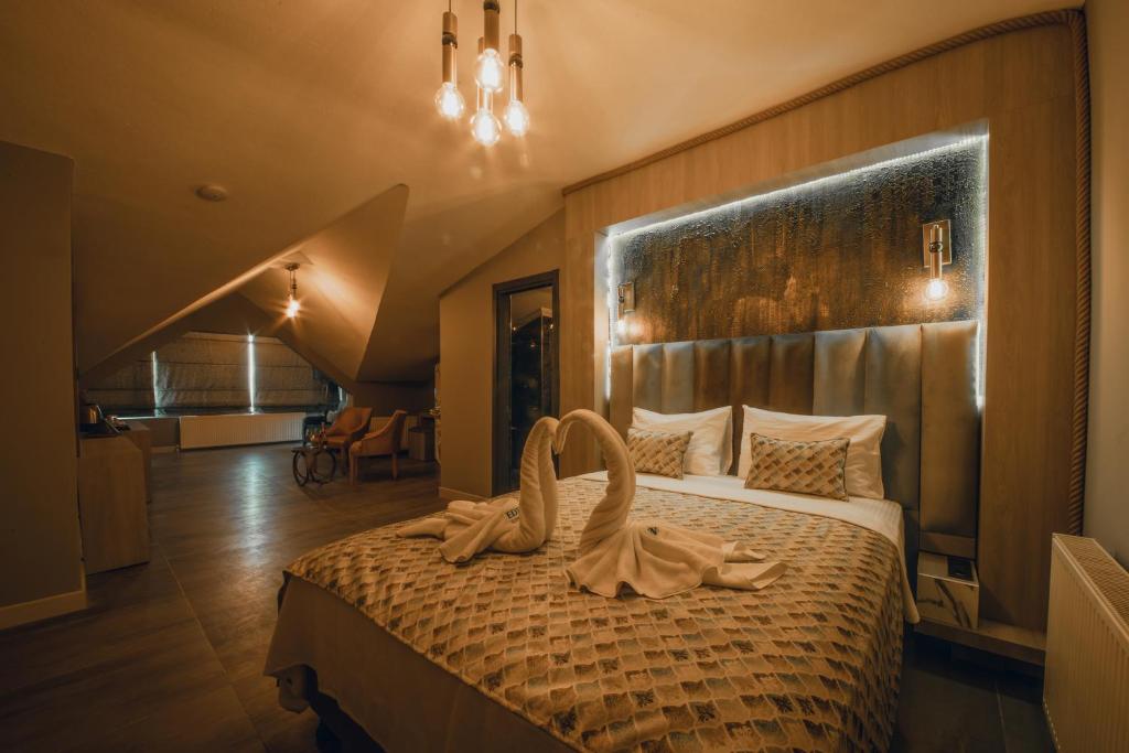 Postel nebo postele na pokoji v ubytování Edrin Gözde Hotel