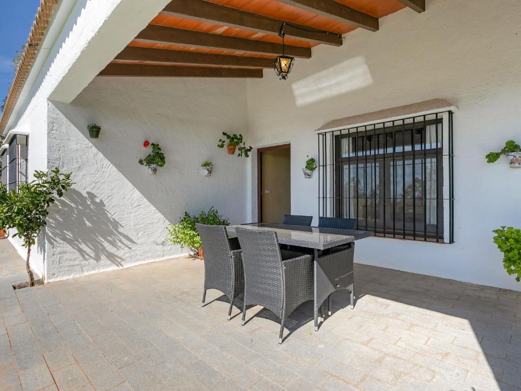 A balcony or terrace at Belvilla by OYO El Encinar