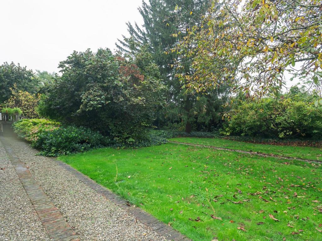 A garden outside Belvilla by OYO La Villetta