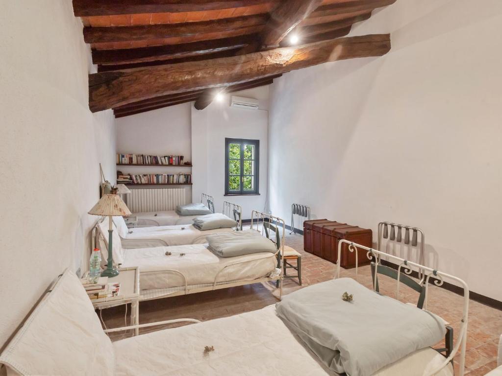 A bed or beds in a room at Belvilla by OYO La Villetta