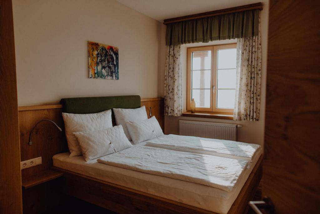 Postel nebo postele na pokoji v ubytování Winzerhaus am Gamlitzberg