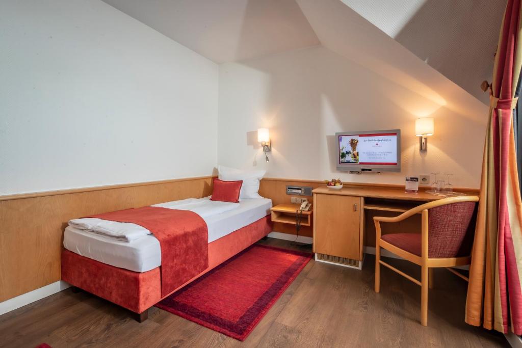 Ein Bett oder Betten in einem Zimmer der Unterkunft PANORAMA Hotel Heimbuchenthal