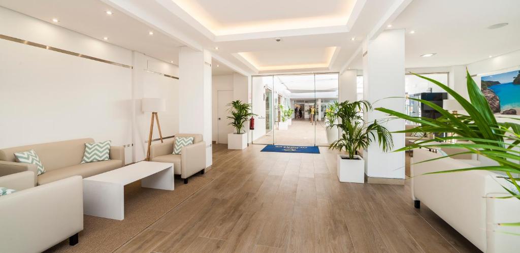Apartamentos Globales Lord Nelson, Santo Tomás – Updated 2023 ...