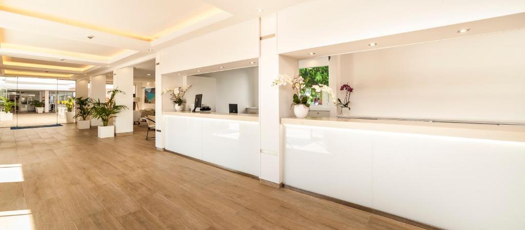 Apartamentos Globales Lord Nelson, Santo Tomás – Updated 2023 ...