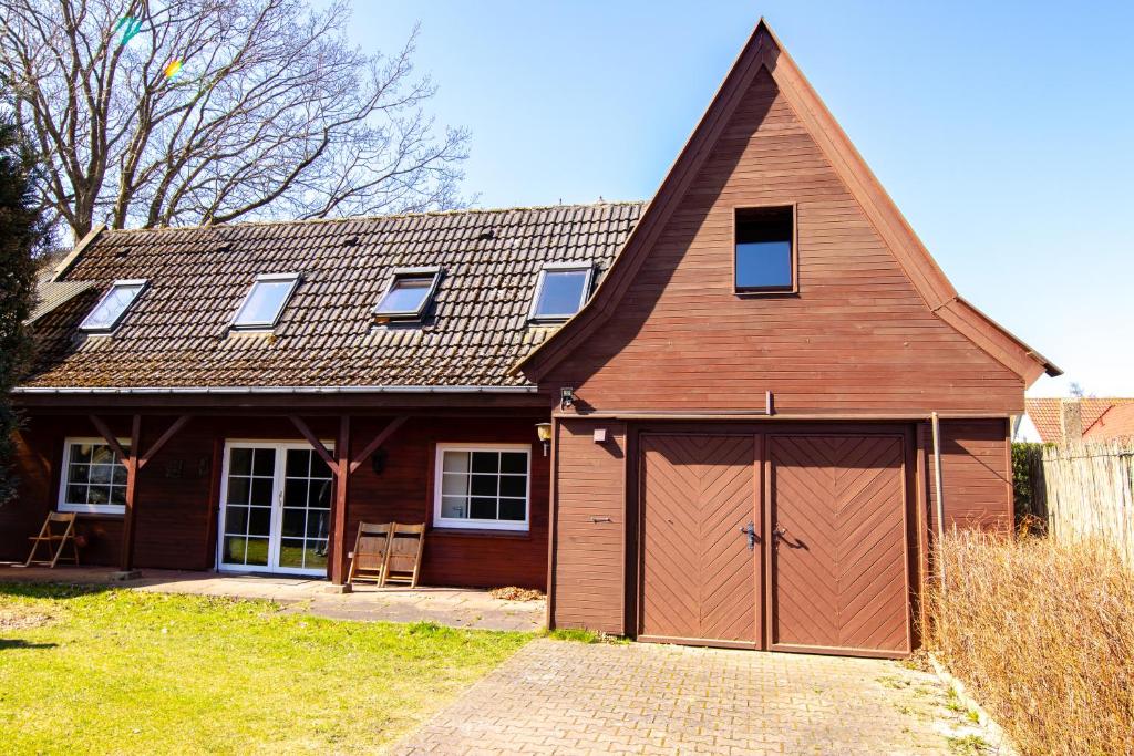 a large brown barn with a large garage at Ferienwohnung Christine in Freest
