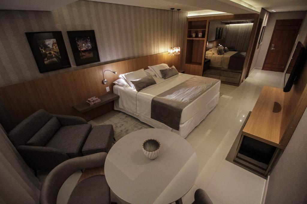  Oscar Hotel Executive