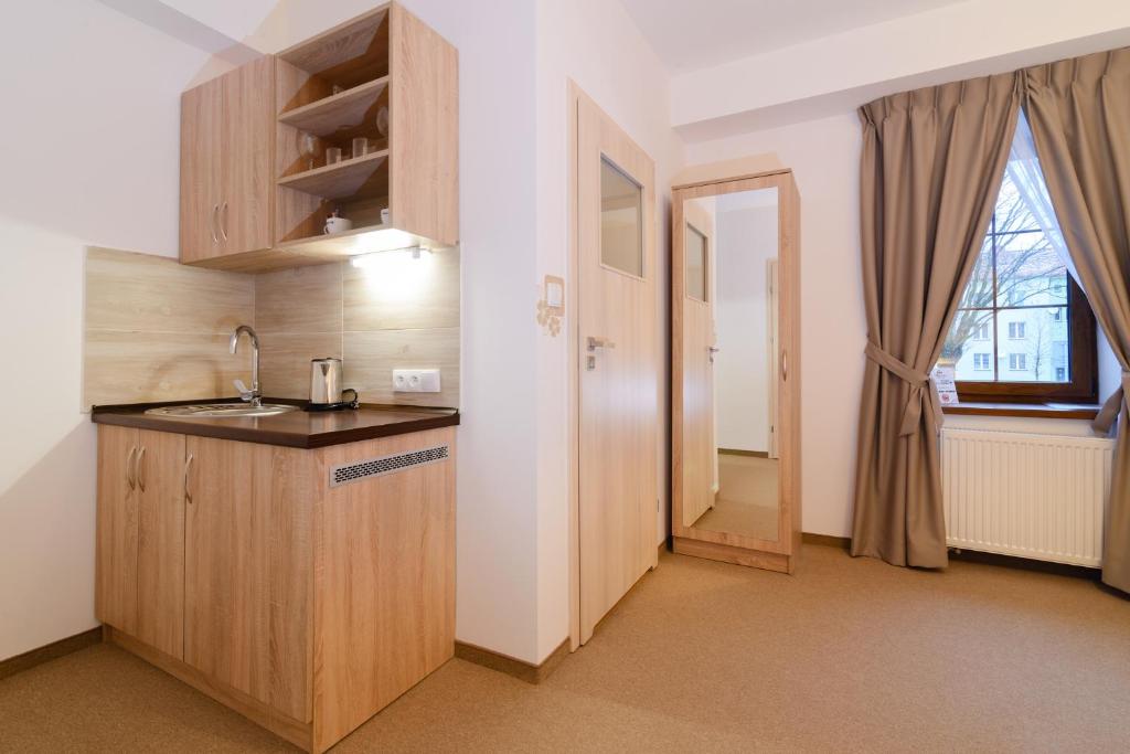 Villa Astra - Apartments & Restaurant - Deluxe Double Room