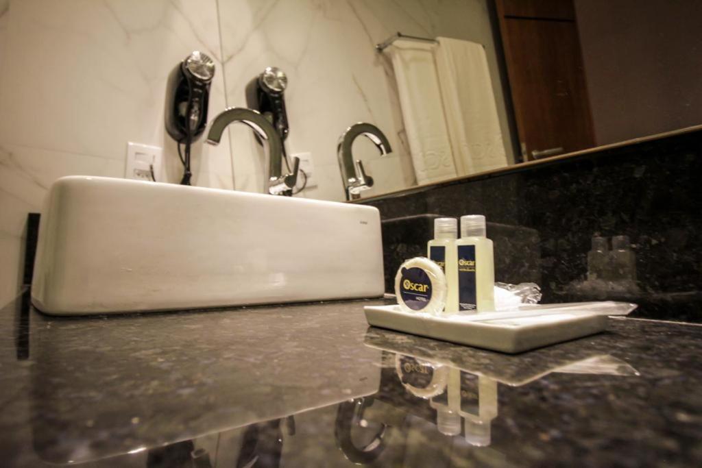  Oscar Hotel Executive