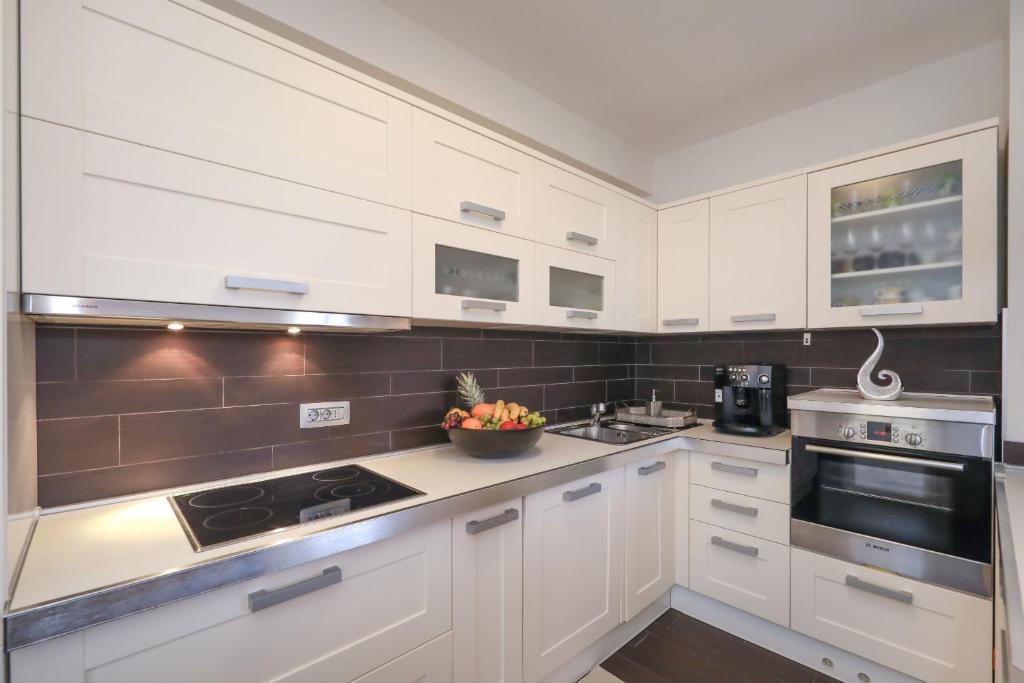 Kuchyň nebo kuchyňský kout v ubytování Villa Bella ZadarVillas